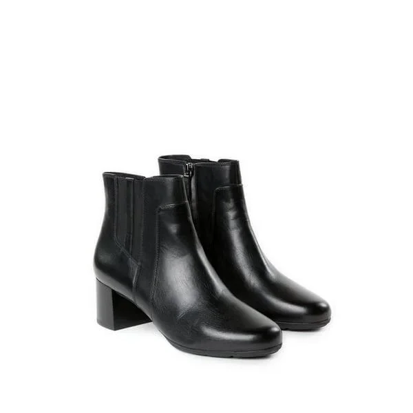 Bottines unies à talon en cuir Noir