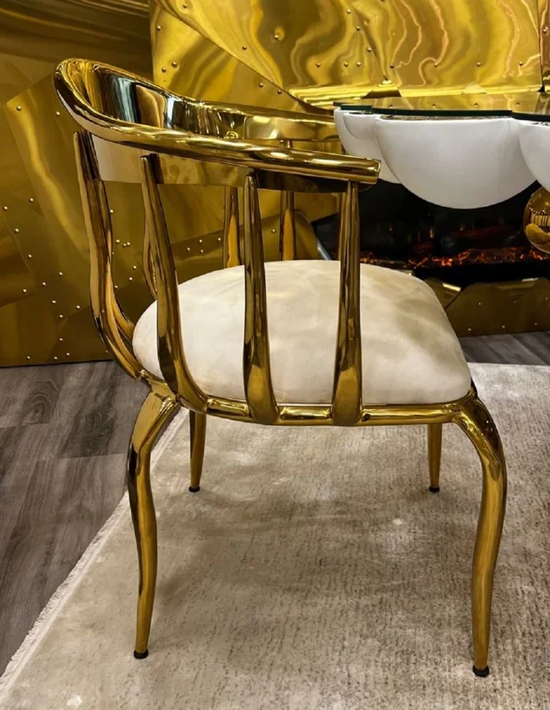 Casa Padrino Chaise de Salle à Manger Design de Luxe avec Accoudoirs Crème / Or 57 x 57 x H. 82 cm – Meubles de Salle à Manger – Meubles de Luxe – Meubles d’Hôtel & Restaurant Design