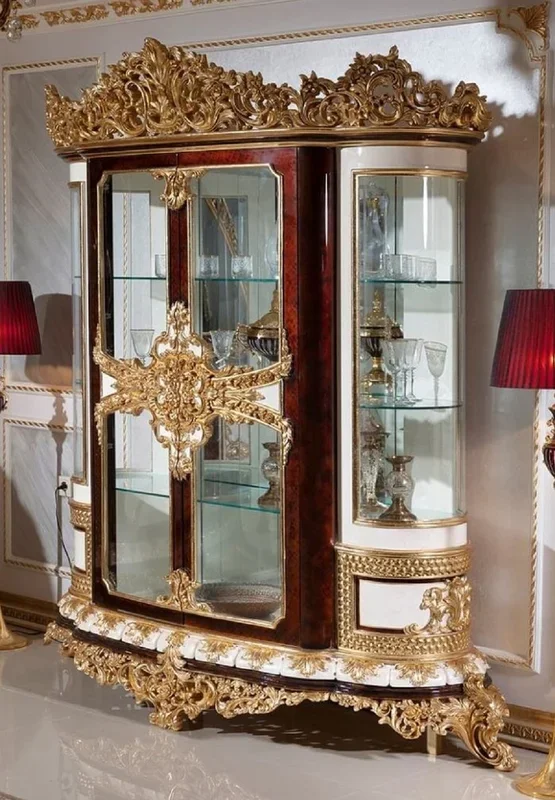 Casa Padrino luxury baroque display cabinet white / brown / gold – Magnificent solid wood showcase with 2 glass doors – Baroque Furniture – Noble & Magnificent