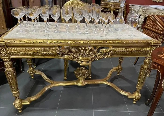Casa Padrino table à manger baroque or / blanc – Table de salle à manger rectangulaire en bois massif avec plateau en marbre – Meuble de salle à manger de style baroque – Meuble baroque