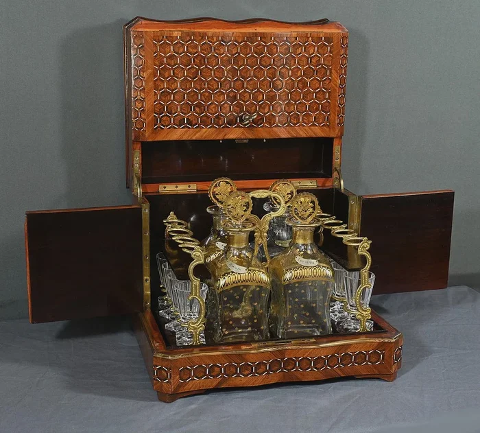 Cave à Liqueur en Marqueterie, époque Napoléon III – Milieu XIXe