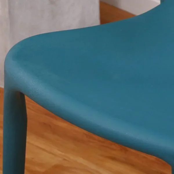 Chaises empilables modernes pour manger des chaises sans bras avec des jambes en plastique pour la cuisine