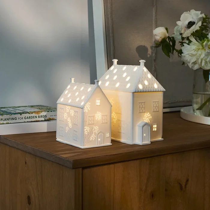 La maison de campagne lumineuse en porcelaine – Räder
