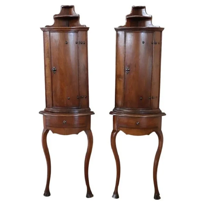 Meubles d’Angle 18ème Siècle en Noyer, Set de 2
