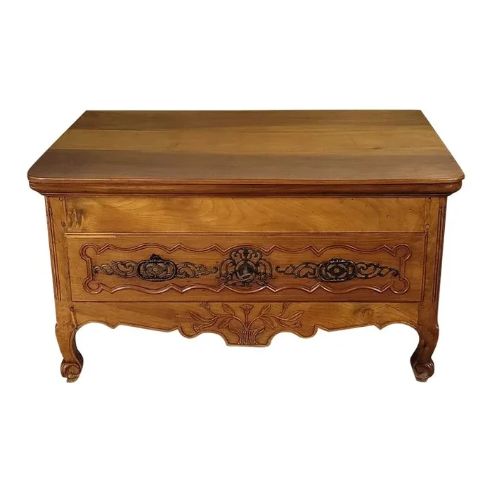 Petit commode époque XVIII ème en merisier