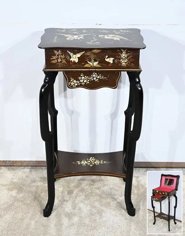 Petite Table à décors Asiatiques – Fin XIXe