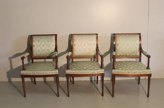 Suite de 3 Fauteuils en Acajou, style Louis XVI – Milieu XXe