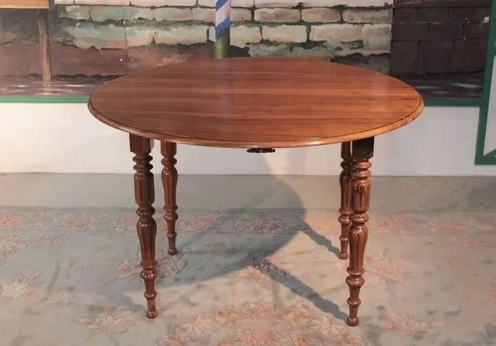 Table Louis-Philippe en Noyer XIXe