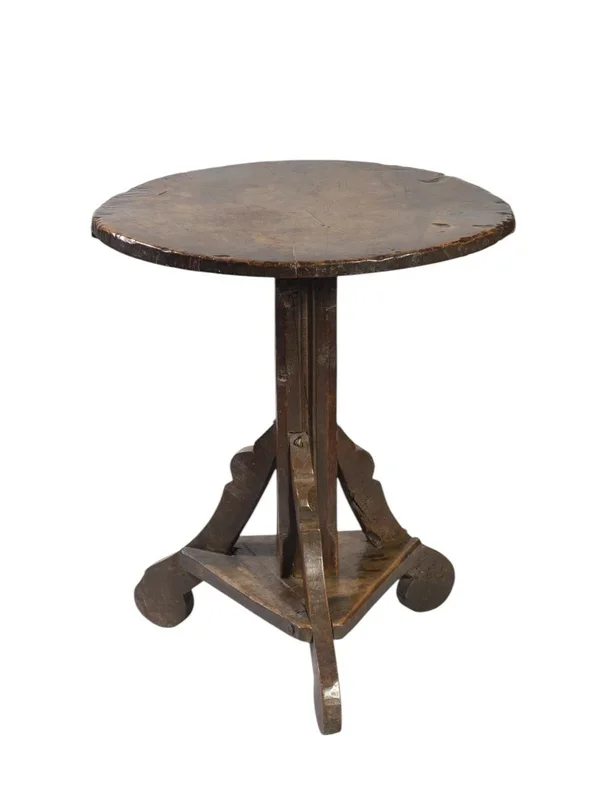 Table ronde en noyer, Lombardie XVIe siècle