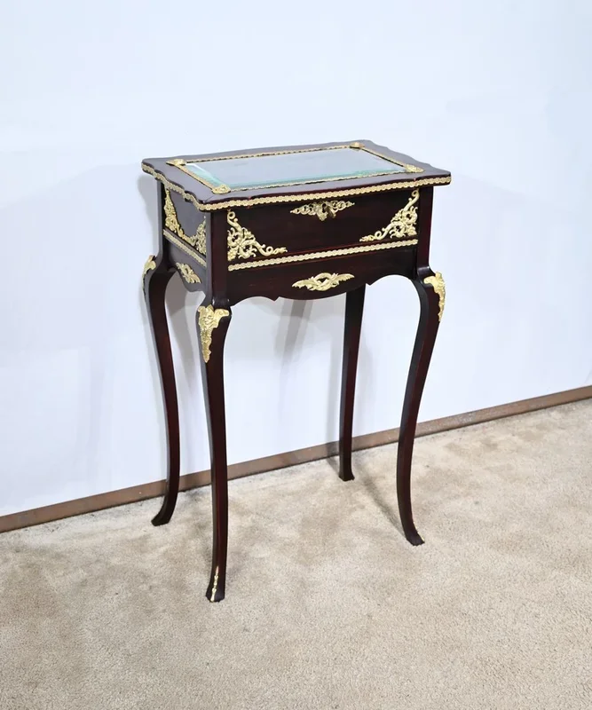 Table Vitrine de Milieu en Acajou Teinté, style Louis XV, époque Napoléon III – Milieu XIXe